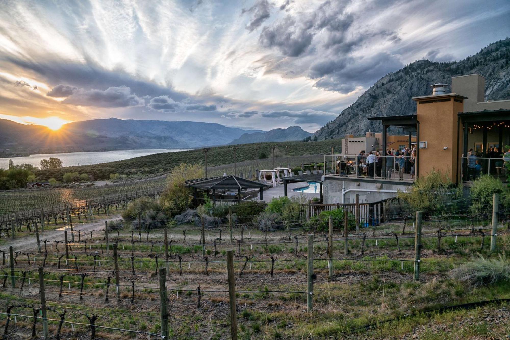 Spirit Ridge, In The Unbound Collection By Hyatt Hotel Osoyoos Exterior photo